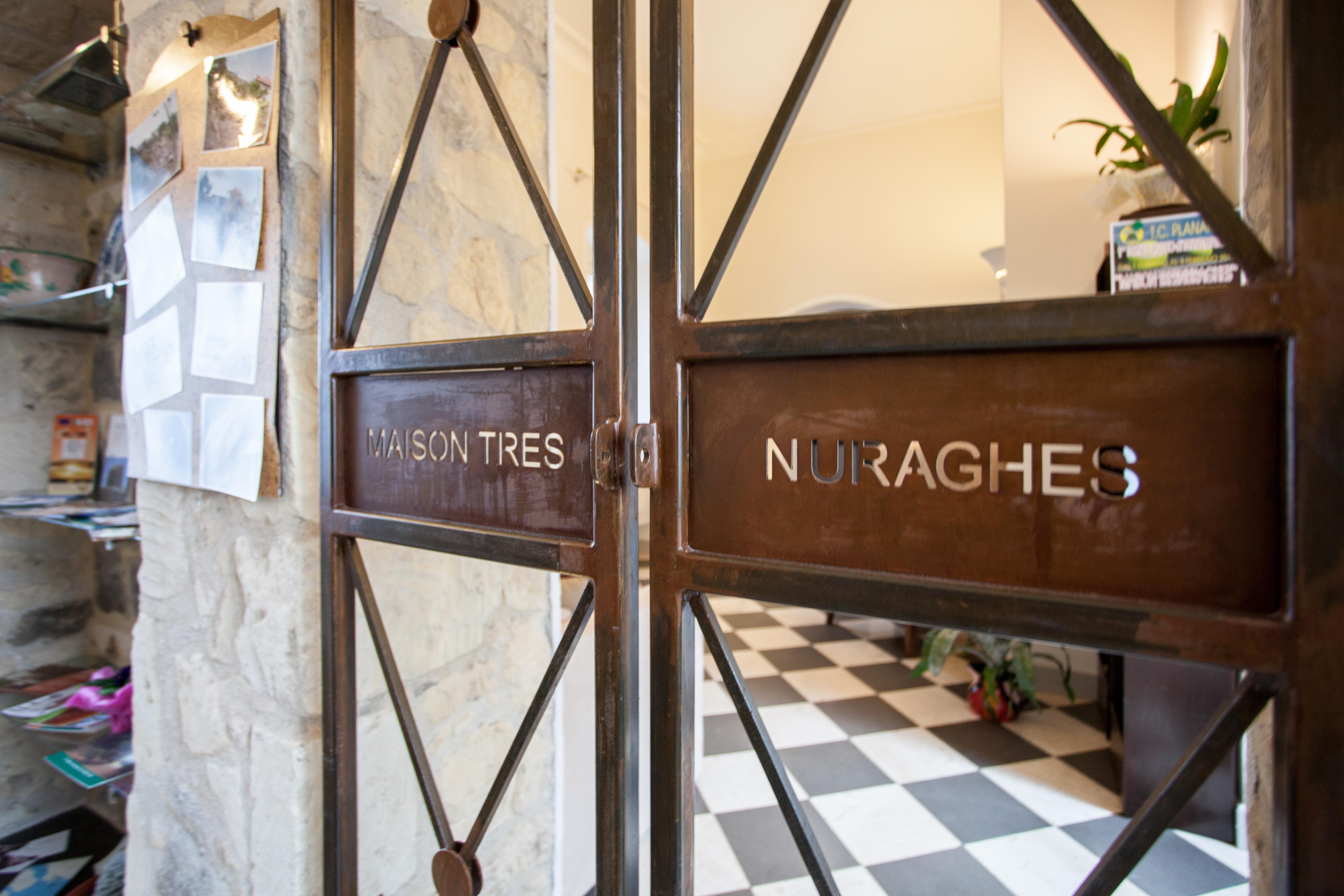Hotel Maison Tresnuraghes Bagian luar foto